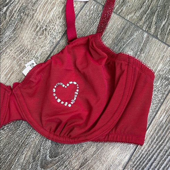 Victoria's Secret Red Bra with Heart Accents - Picture 6 of 10